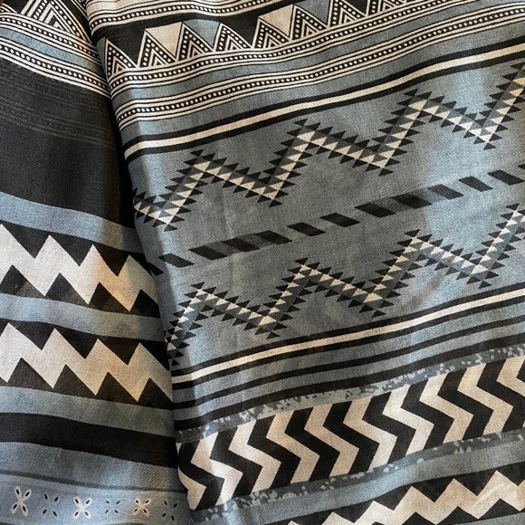 Aztec Infinity Scarf - Picture 4 of 4